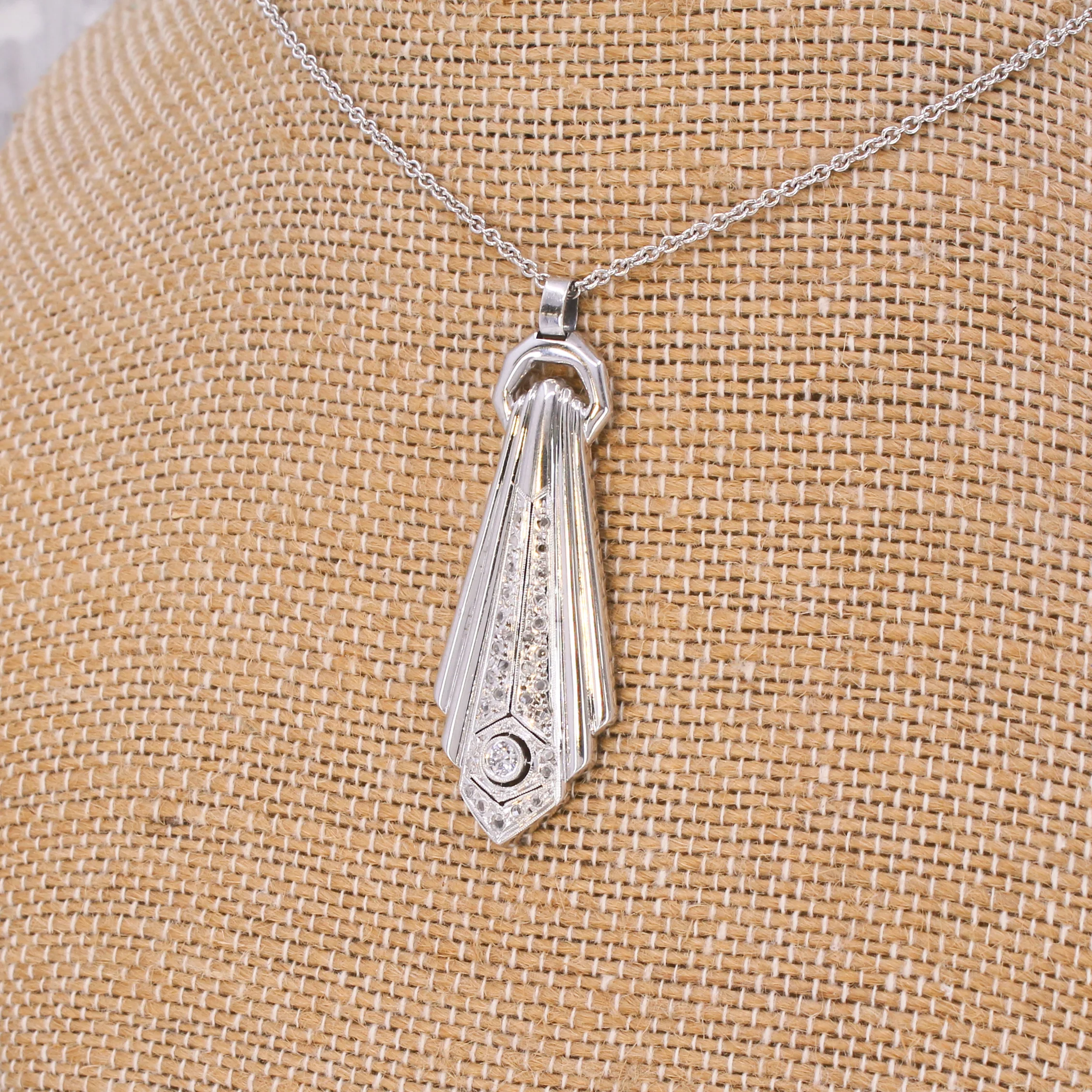 Antique Necklaces & Pendants